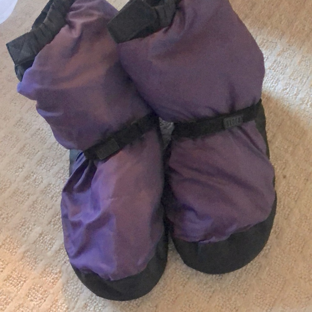 Bloch women’s warm up booties - size m (6-8)